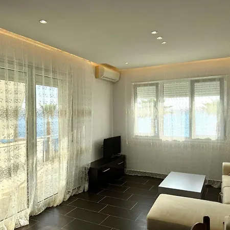 Jonian Waves * Sarandë